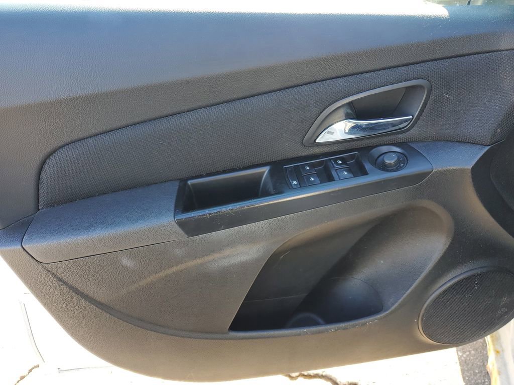 Used 2014 Chevrolet Cruze LT image 18