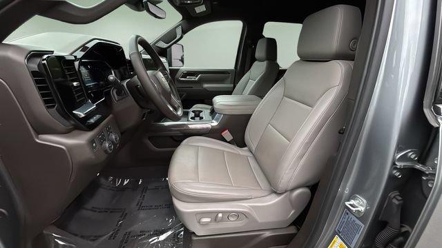 Used 2025 Chevrolet Silverado 2500 LTZ w/ LTZ Plus Package AWD/4WD image 19