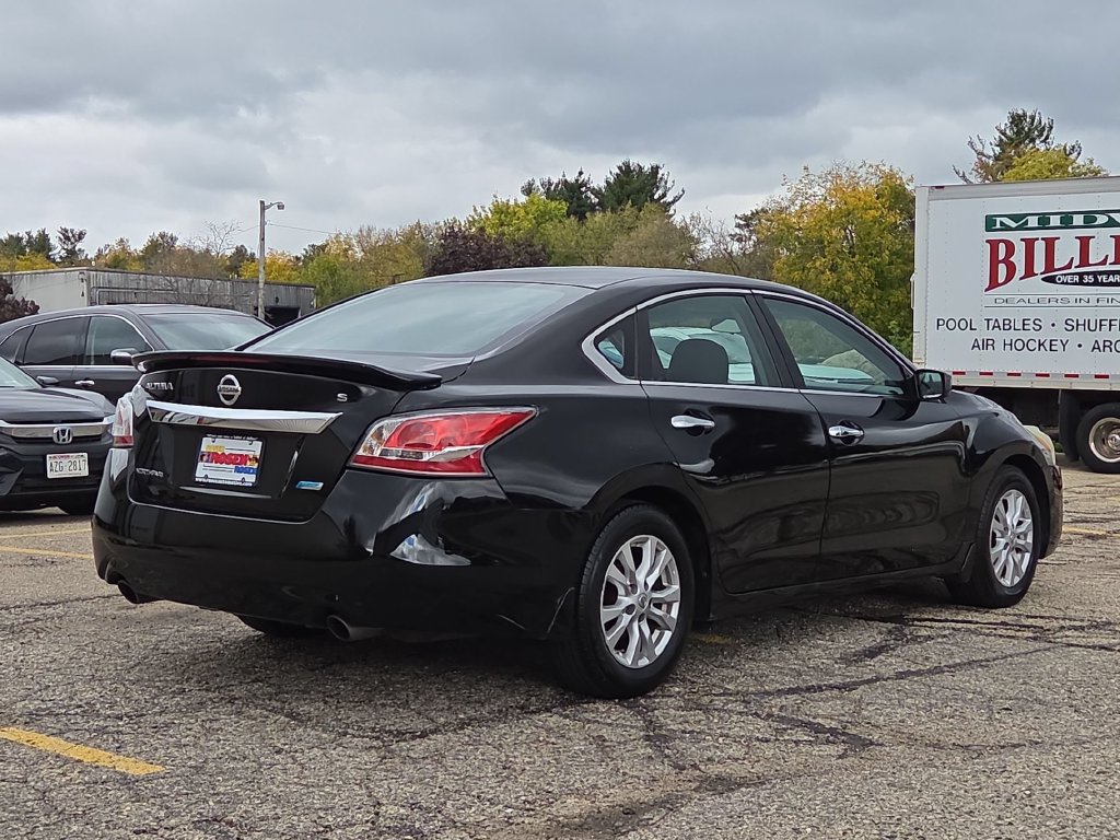 Used 2014 Nissan Altima 2.5 S w/ Sport Value Package FWD image 3