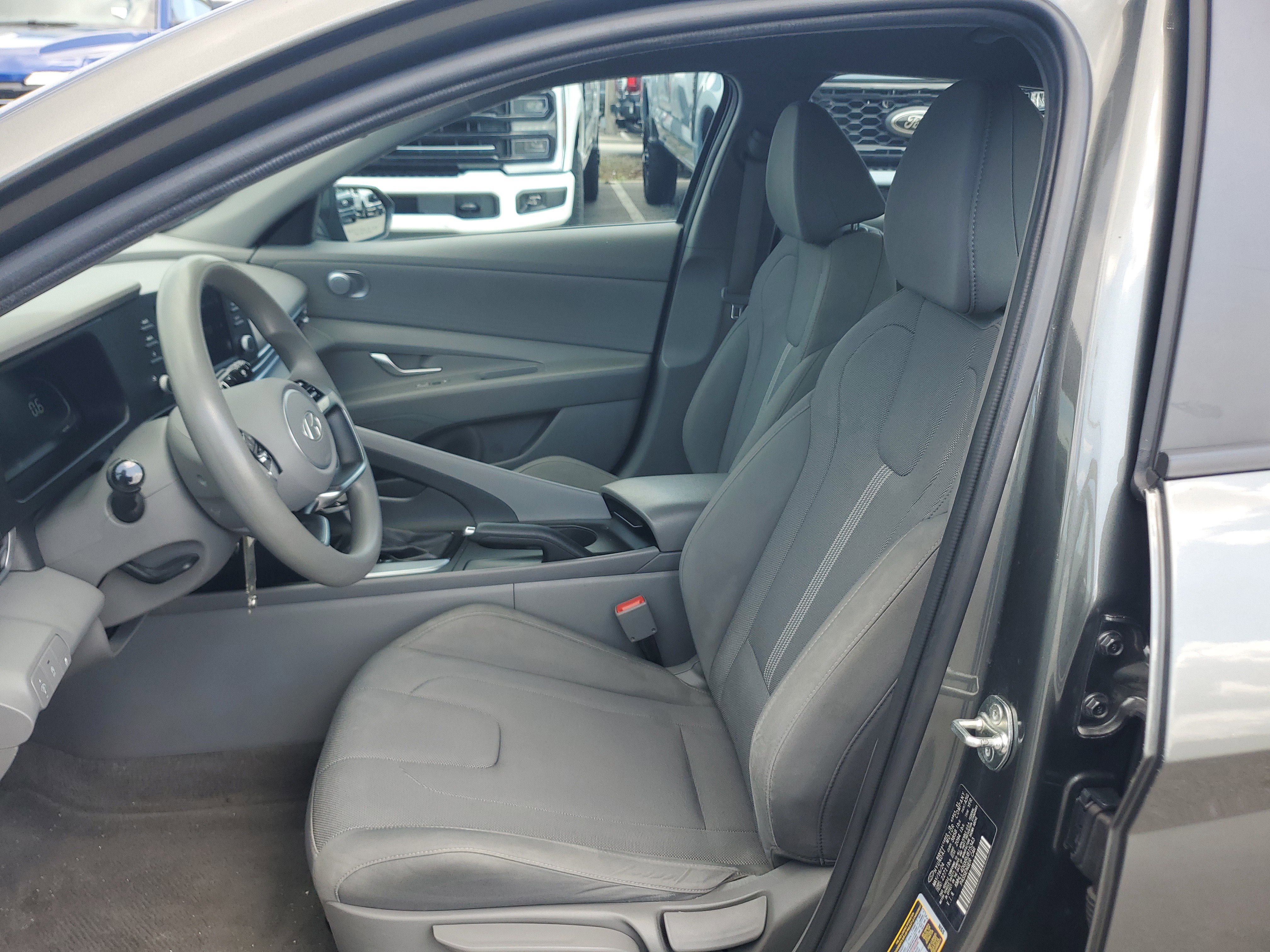 Used 2024 Hyundai Elantra SE FWD image 11