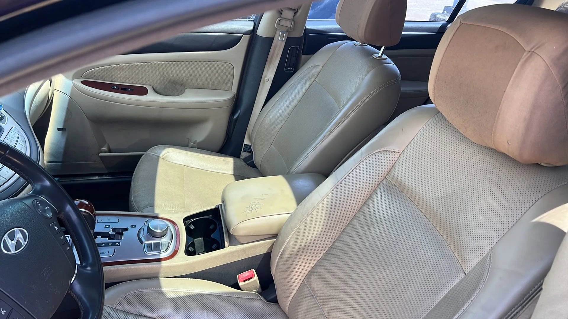 Used 2012 Hyundai Genesis 3.8 w/ Premium Pkg RWD image 3