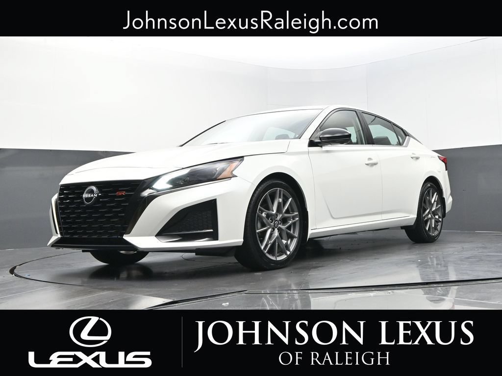 Used 2023 Nissan Altima 2.0 SR FWD image 16