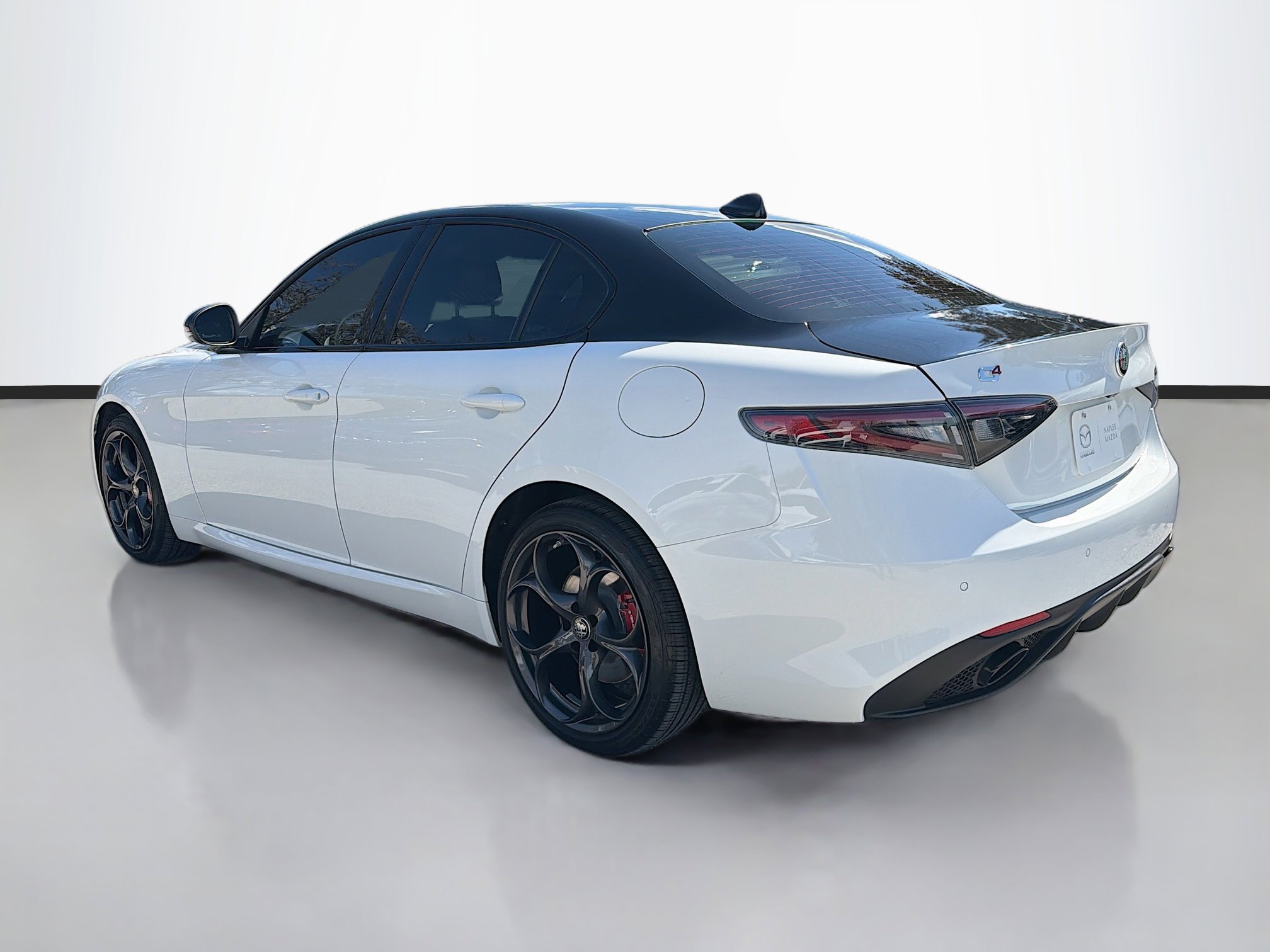 Used 2025 Alfa Romeo Giulia AWD w/ Driving Assist Package image 5