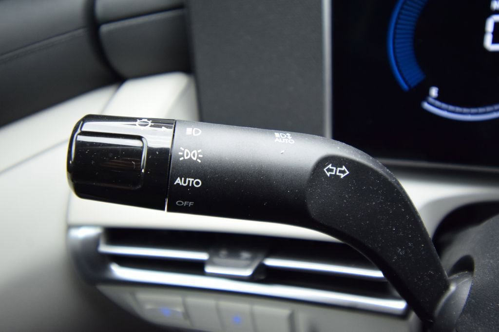 Used 2025 Hyundai Tucson SE image 33