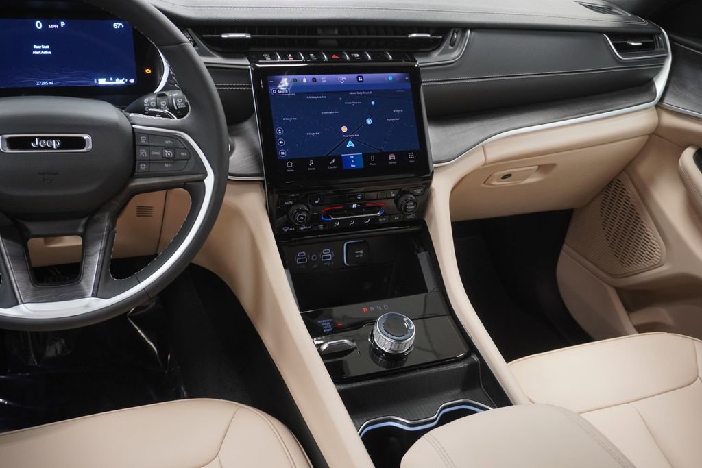 Certified 2024 Jeep Grand Cherokee Limited w/ Black Appearance Package image 23