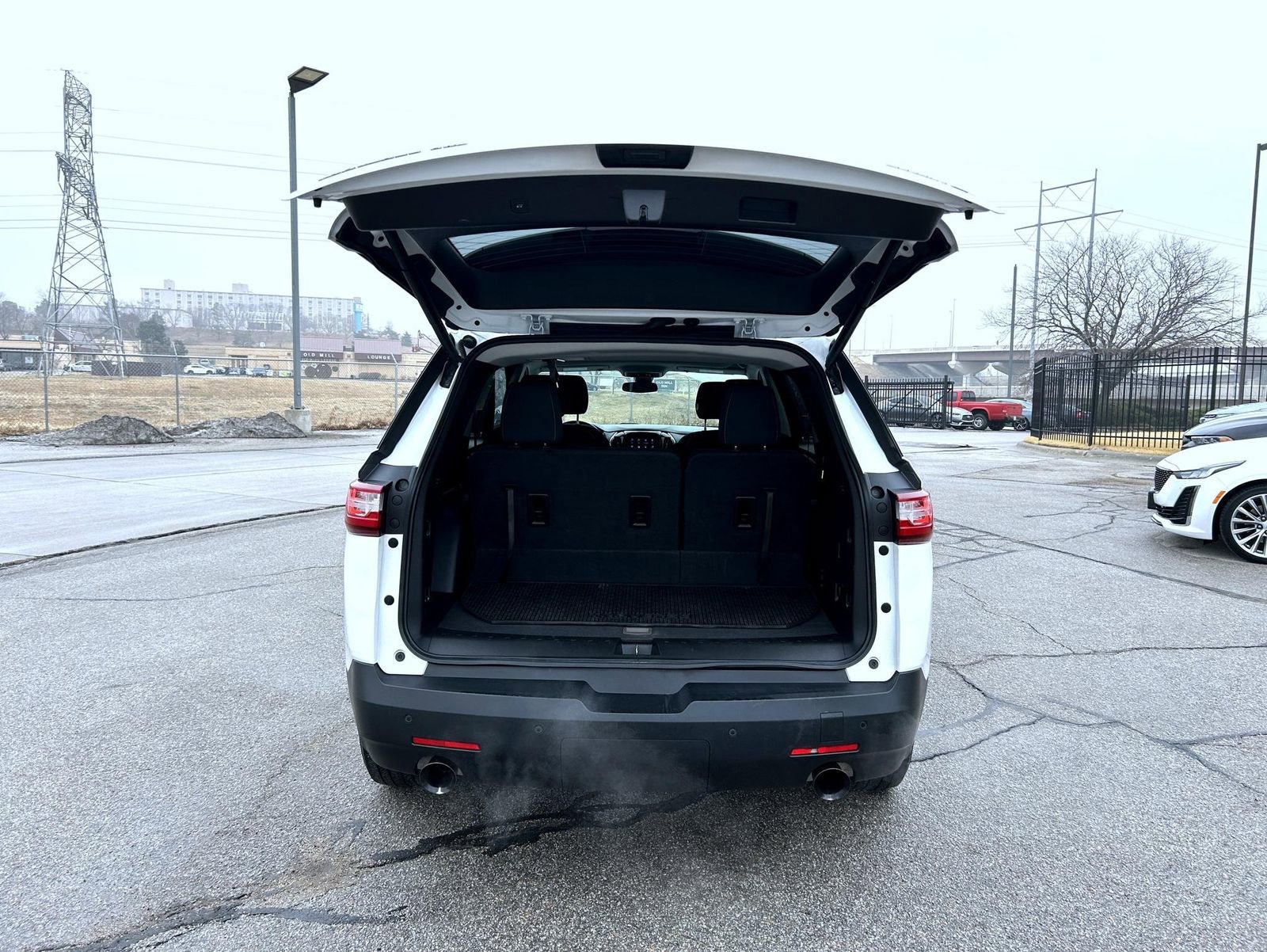 Certified 2020 Chevrolet Traverse LT w/ Driver Confidence II Package image 21