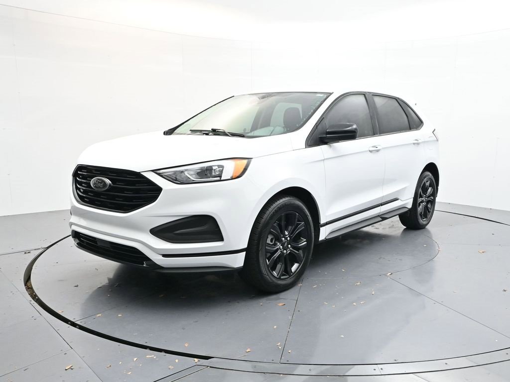 Used 2024 Ford Edge SE w/ Black Appearance Package
