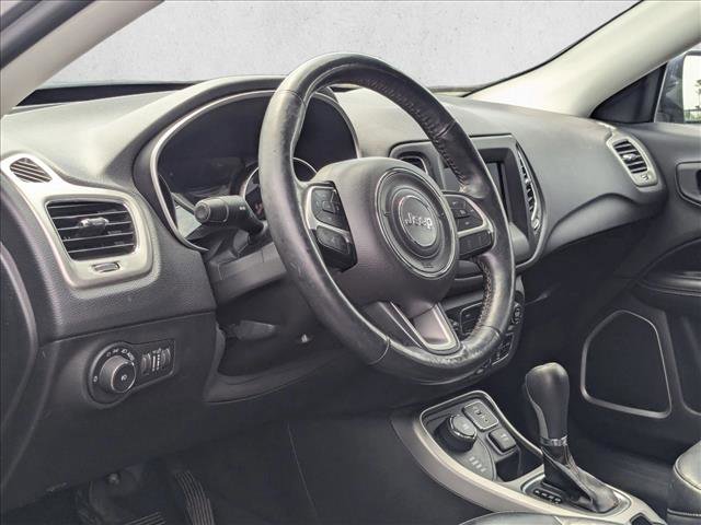 Used 2017 Jeep Compass Latitude w/ Popular Equipment Group AWD/4WD image 2