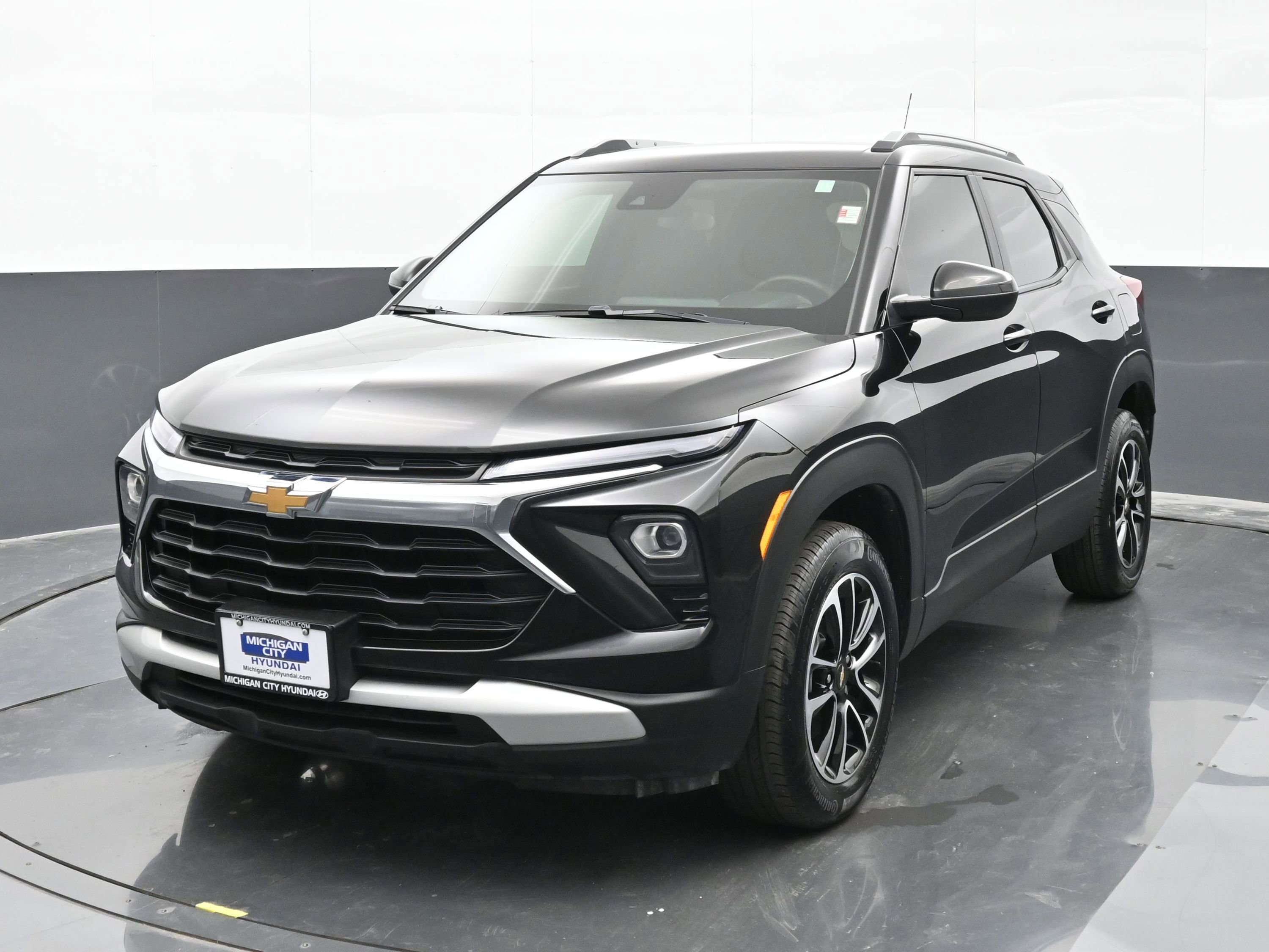 Used 2024 Chevrolet TrailBlazer LT w/ LT Cold Weather Package image 4