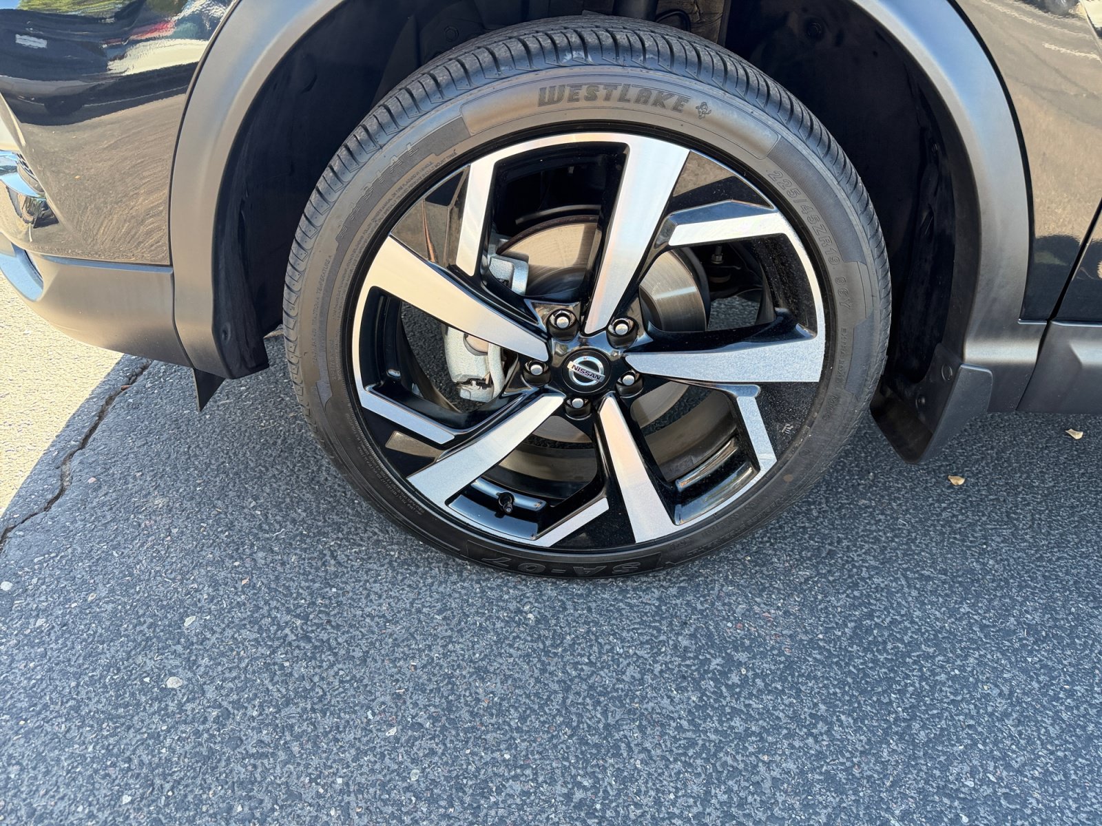 Used 2021 Nissan Rogue Sport SL w/ Premium Package FWD image 11