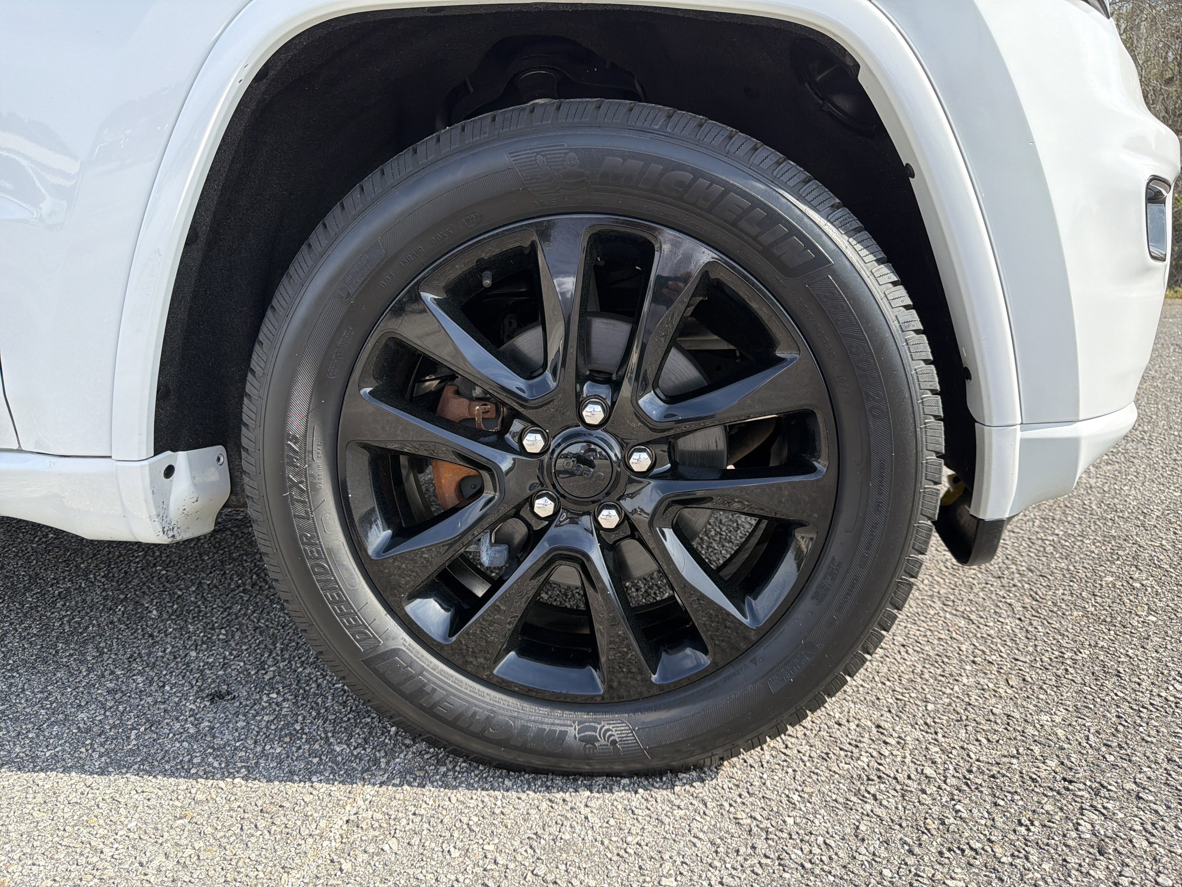 Used 2019 Jeep Grand Cherokee Altitude RWD image 14