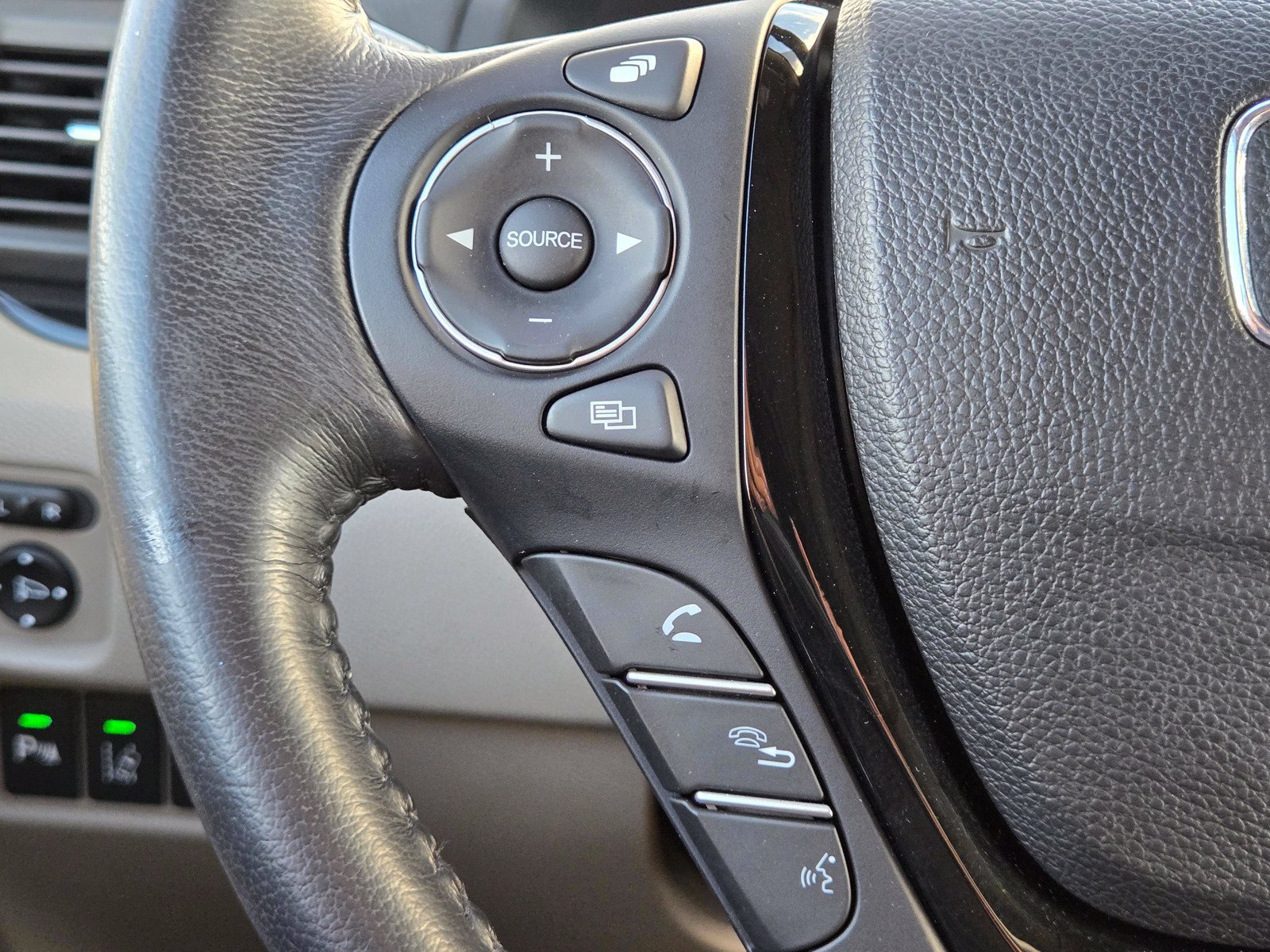 Used 2018 Honda Pilot Touring image 26