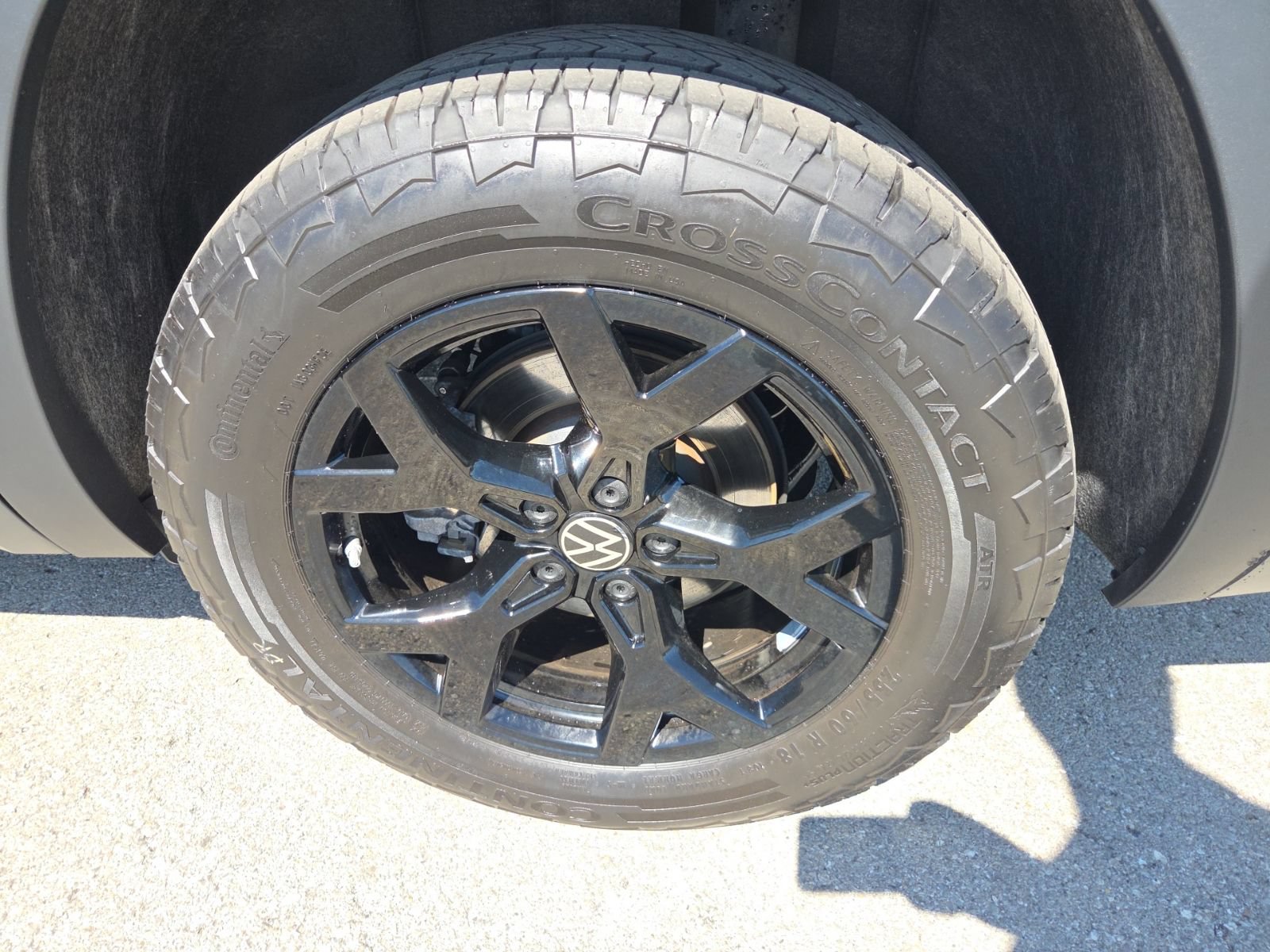 Certified 2024 Volkswagen Atlas Peak Edition SEL AWD/4WD image 15