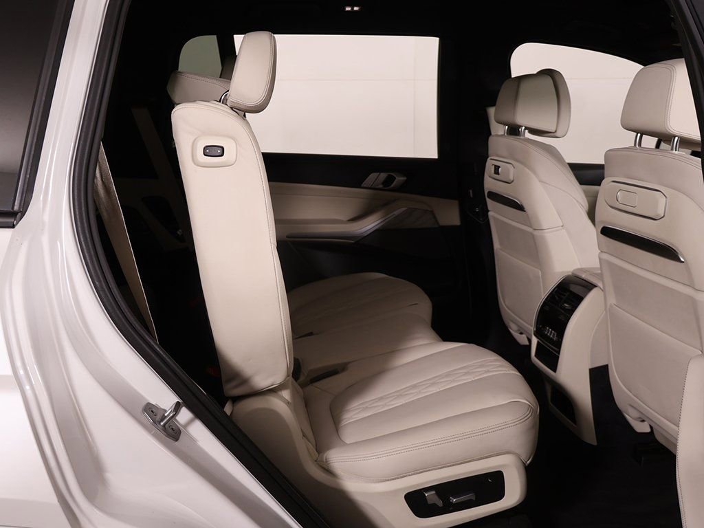 Used 2024 BMW X7 xDrive40i w/ Executive Package image 38