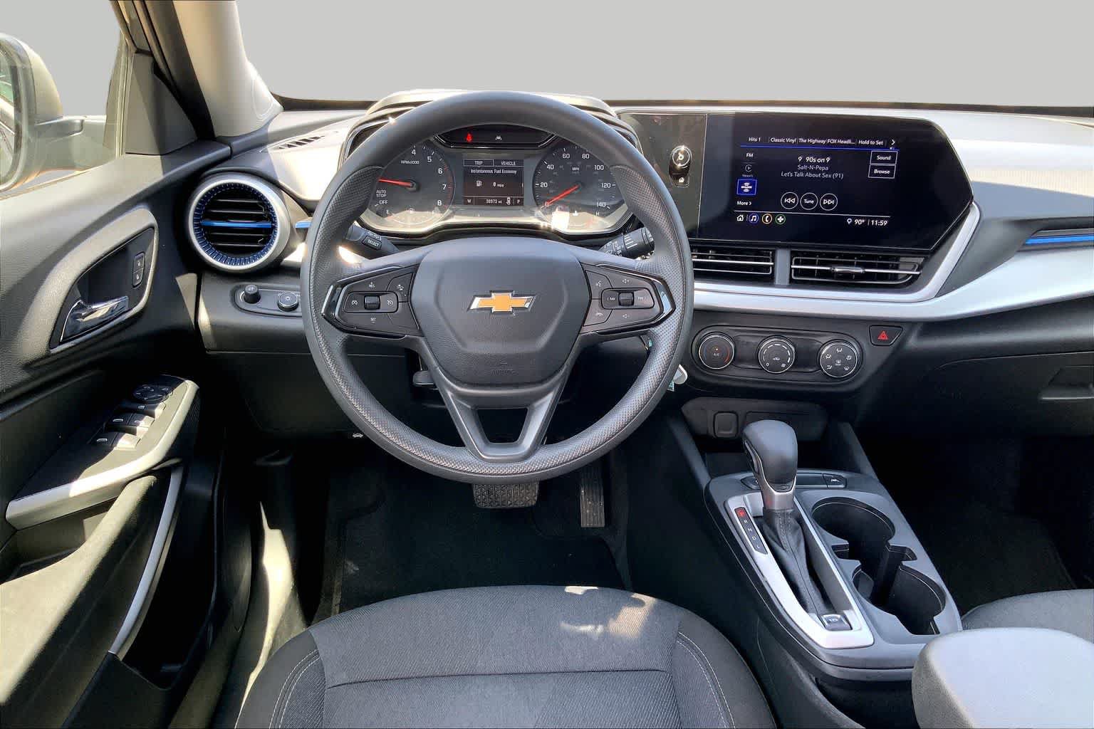 Used 2025 Chevrolet Trax LS FWD image 6