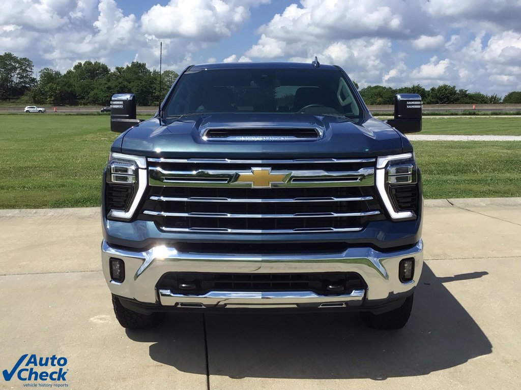 Used 2025 Chevrolet Silverado 2500 LTZ w/ LTZ Convenience Package image 2