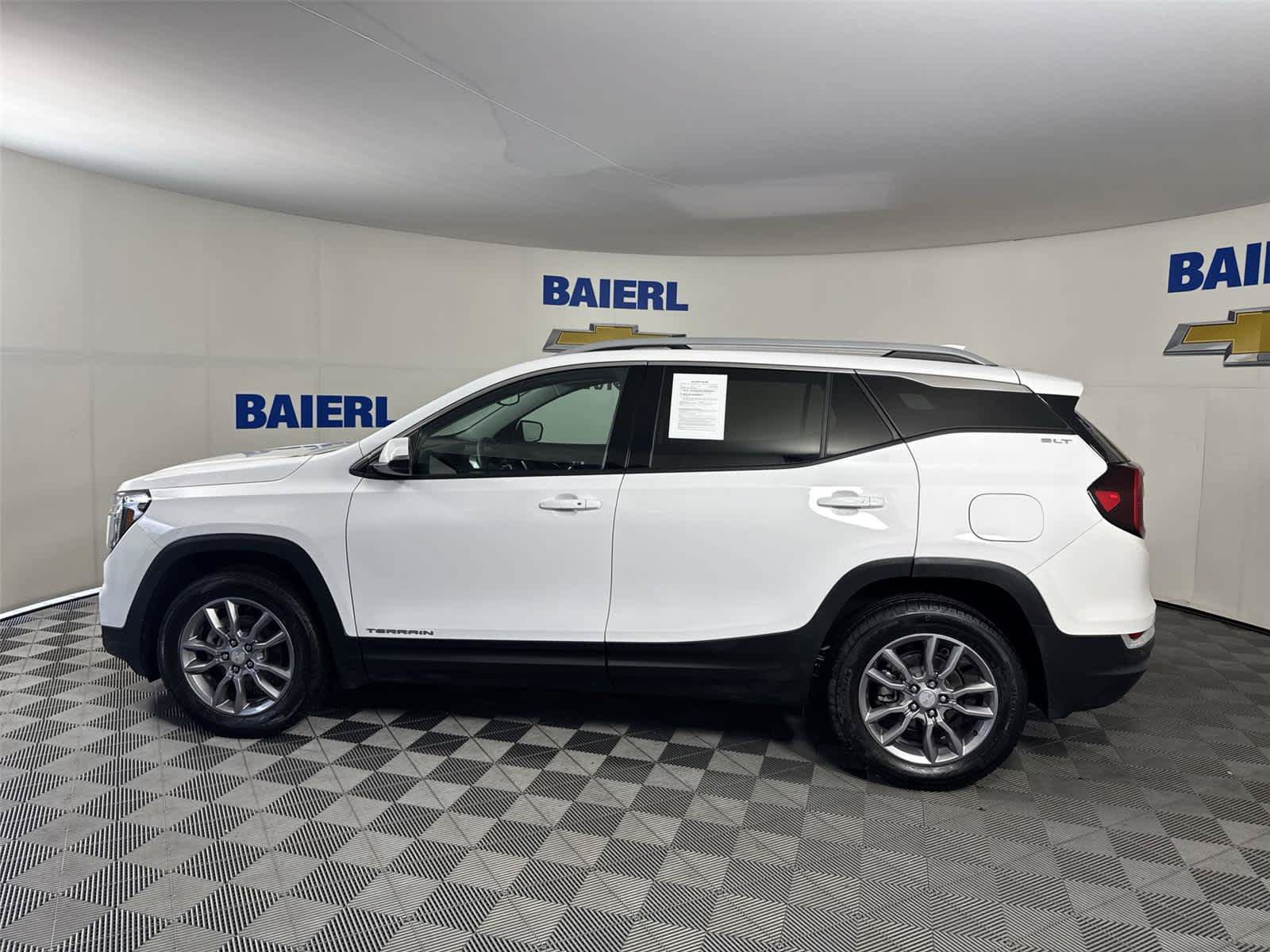 Used 2023 GMC Terrain SLT AWD/4WD image 2