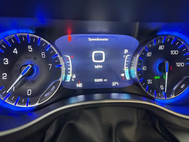Used 2024 Chrysler Pacifica Touring-L FWD image 2