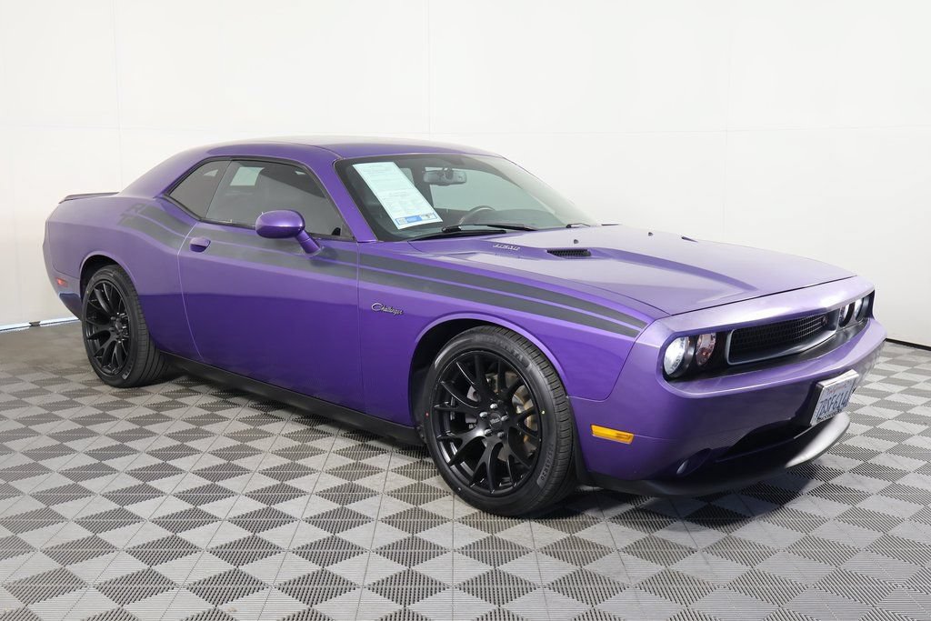 Used 2013 Dodge Challenger R/T RWD image 3