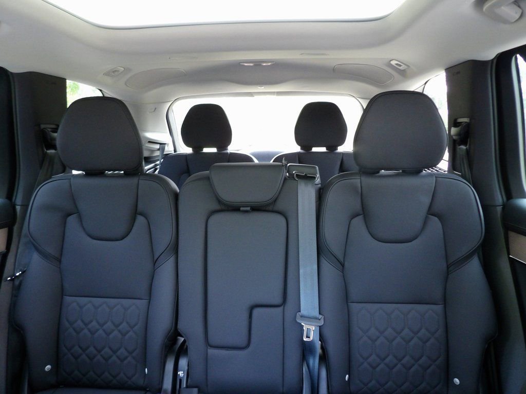 New 2025 Volvo XC90 T8 Plus w/ Protection Package Premier image 16