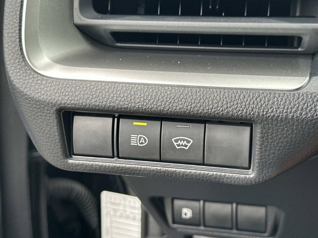 Used 2025 Toyota Prius LE FWD image 19