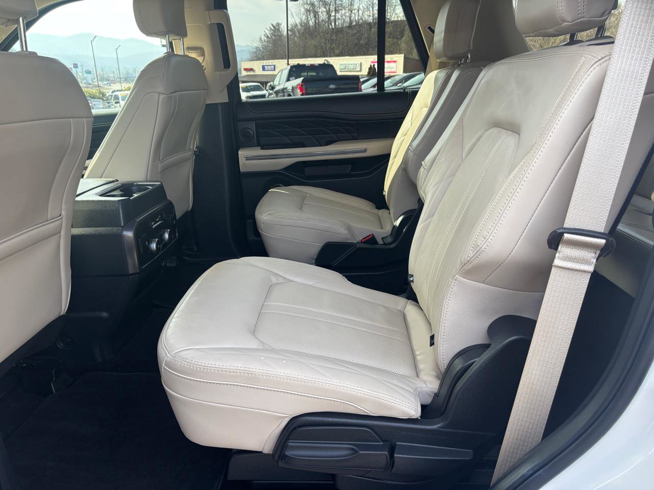 Used 2023 Ford Expedition Platinum image 11
