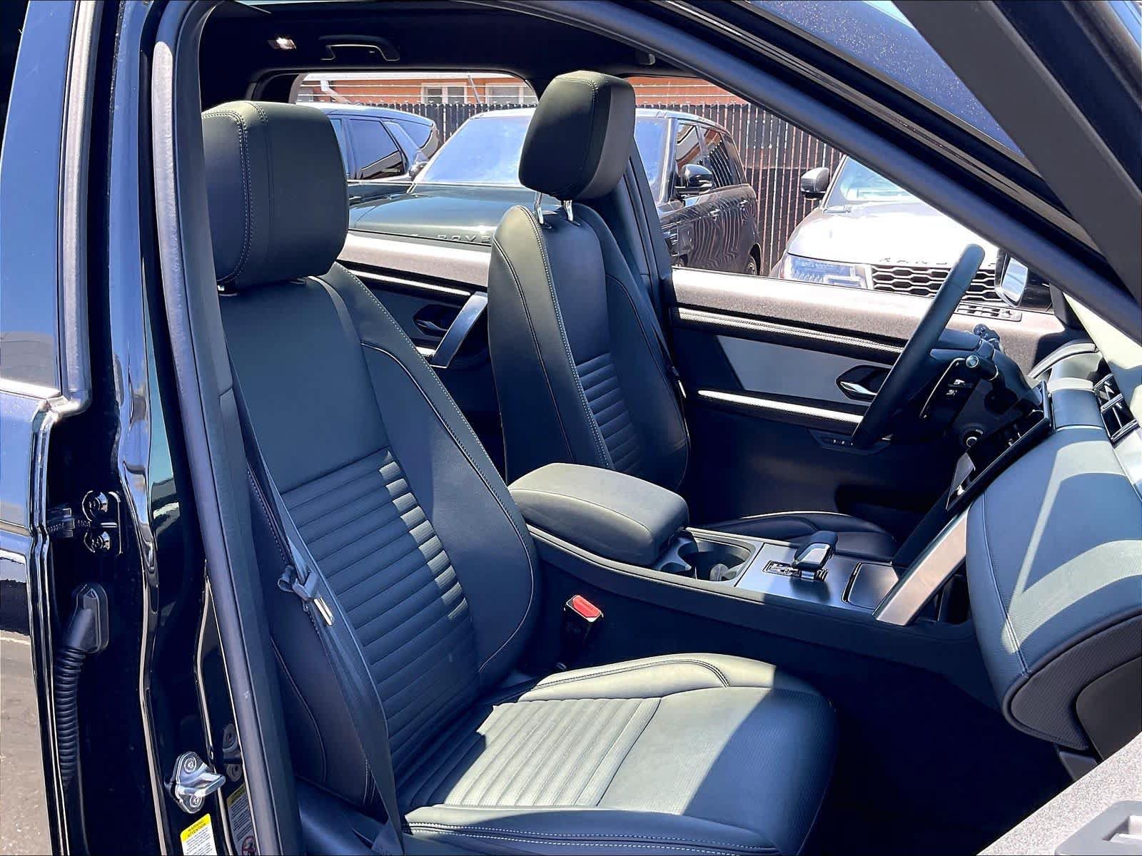 Used 2025 Land Rover Discovery Sport Dynamic SE AWD/4WD image 9