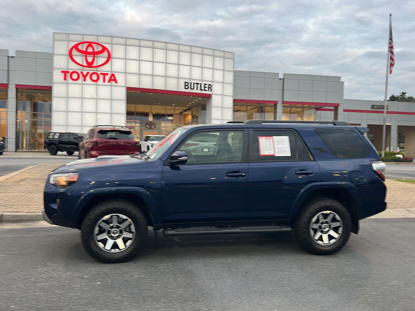 Certified 2022 Toyota 4Runner TRD Off-Road Premium w/ Moonroof Package image 3