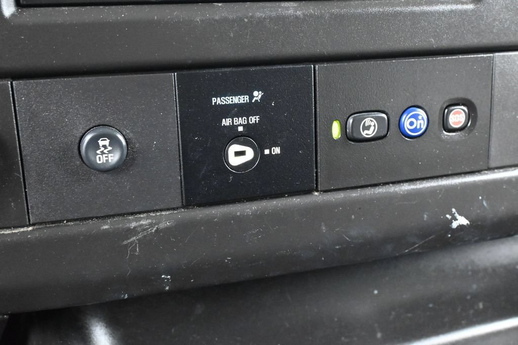 Used 2018 Chevrolet Express 2500 RWD image 17