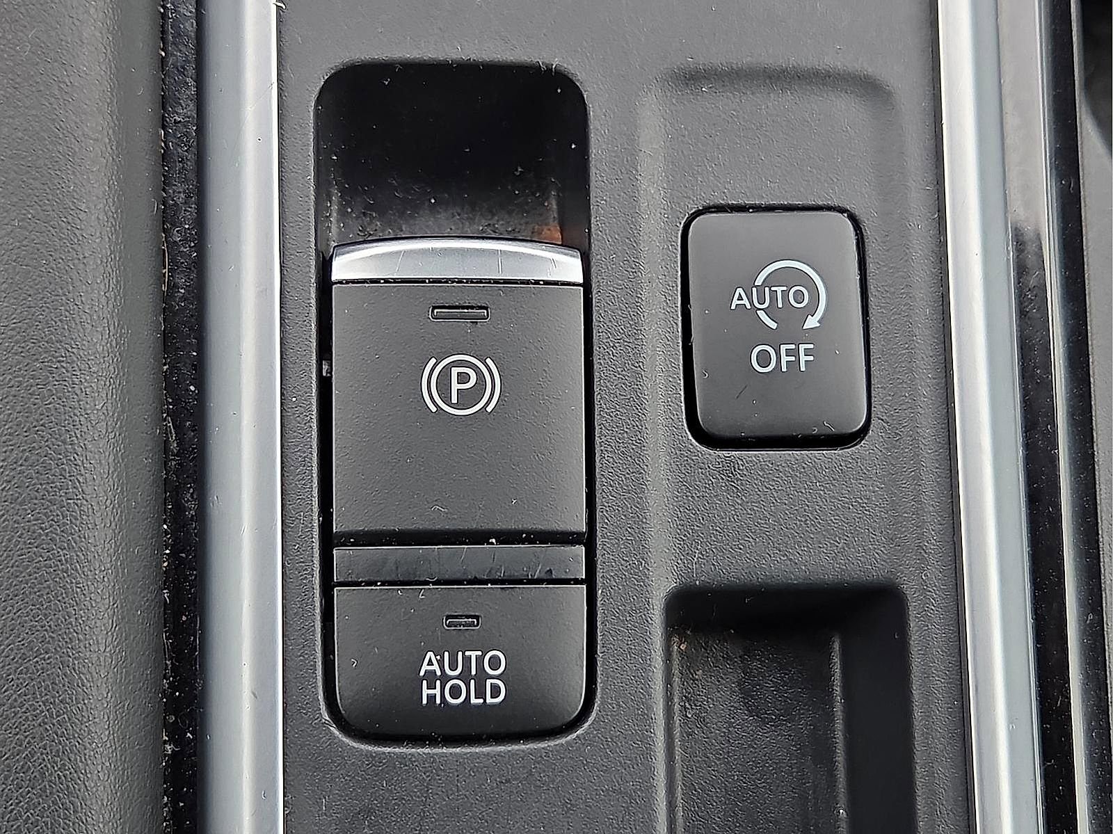 Used 2025 Nissan Pathfinder SV FWD image 18