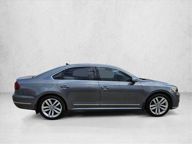 Used 2017 Volkswagen Passat 3.6 SEL Premium FWD image 4