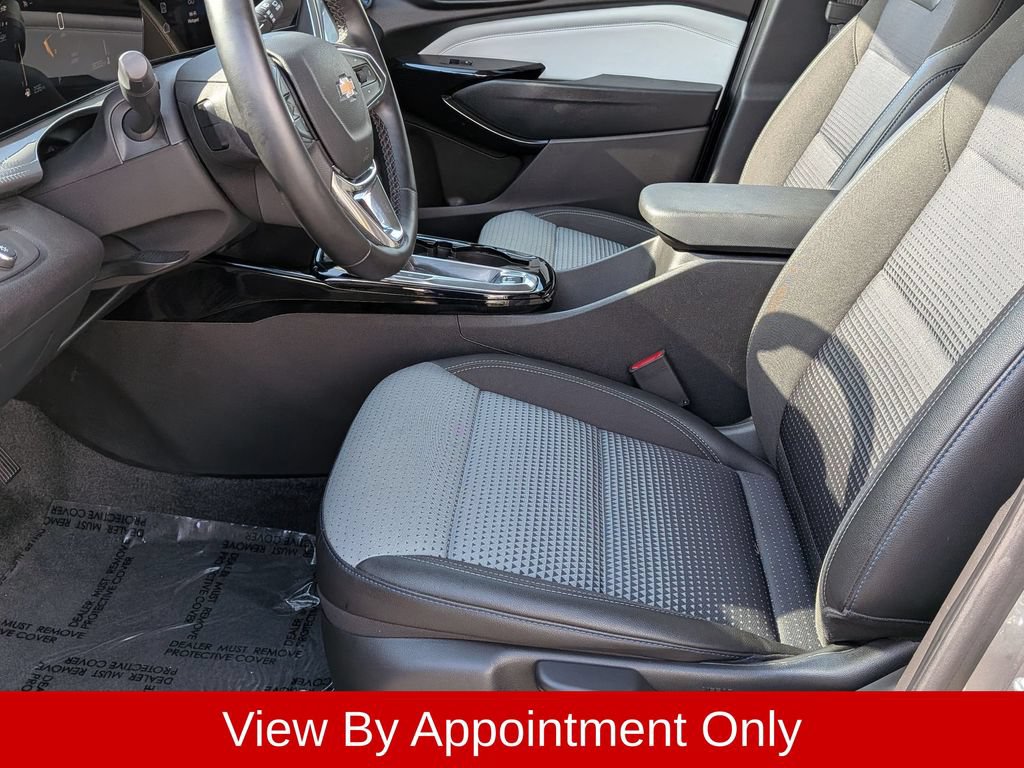 Used 2025 Chevrolet Trax LT w/ LT Convenience Package FWD image 23