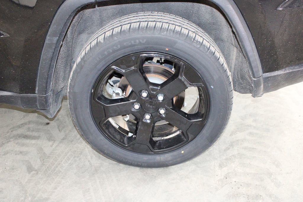 Used 2019 Jeep Grand Cherokee Laredo image 45