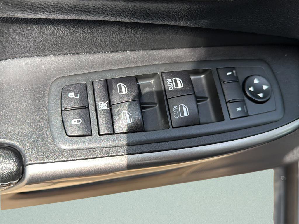 Used 2020 Jeep Cherokee Latitude Plus w/ Comfort/Convenience Group FWD image 19