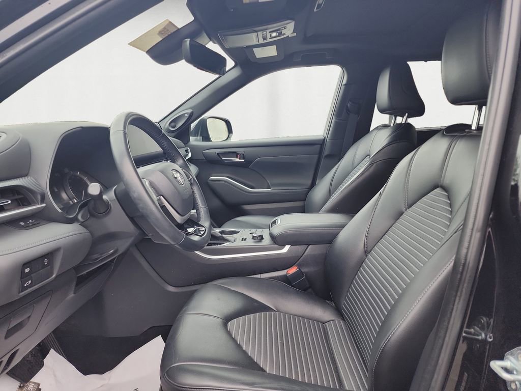 Used 2023 Toyota Highlander XSE image 9