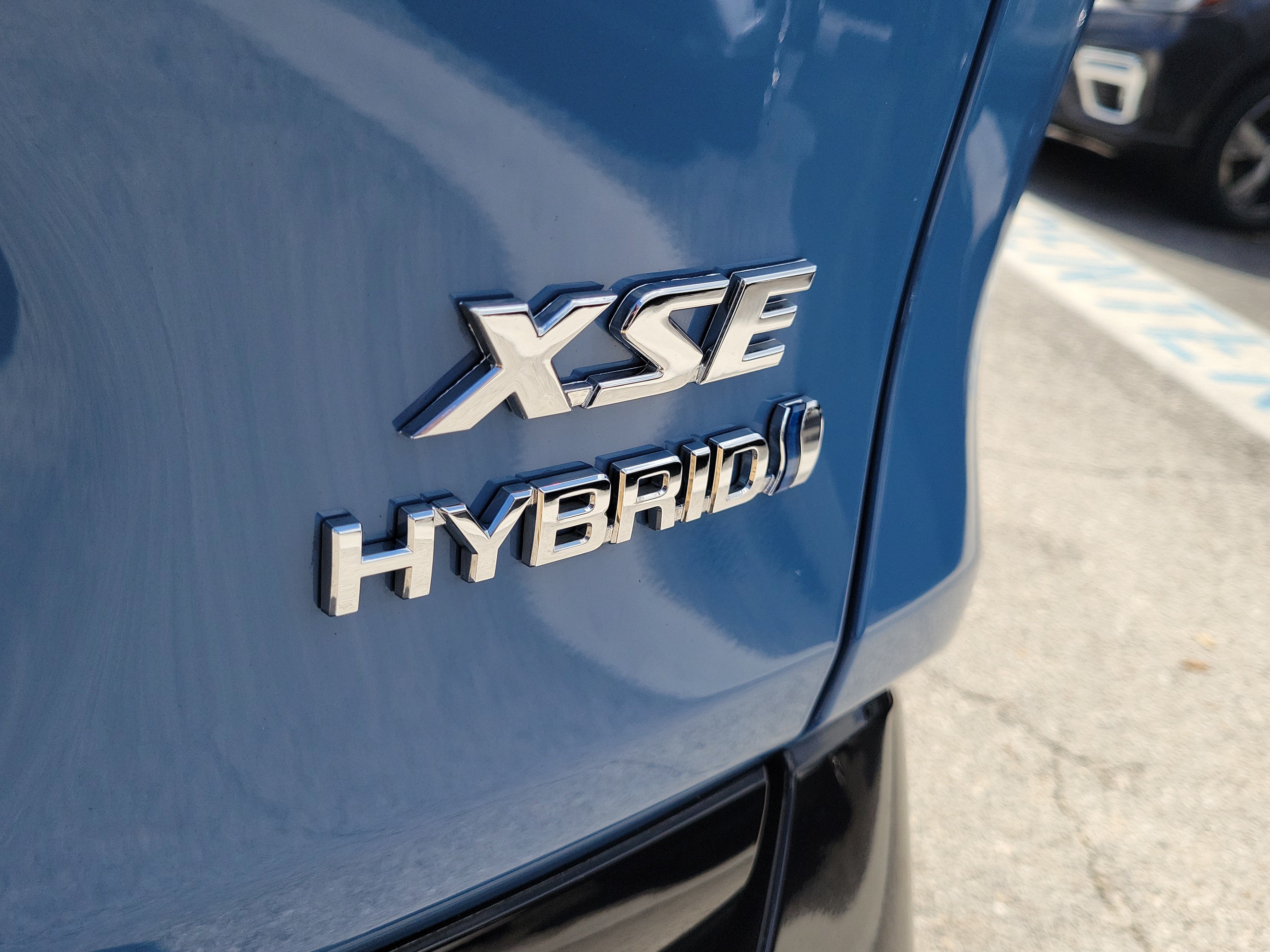 Used 2024 Toyota RAV4 XSE AWD/4WD image 9