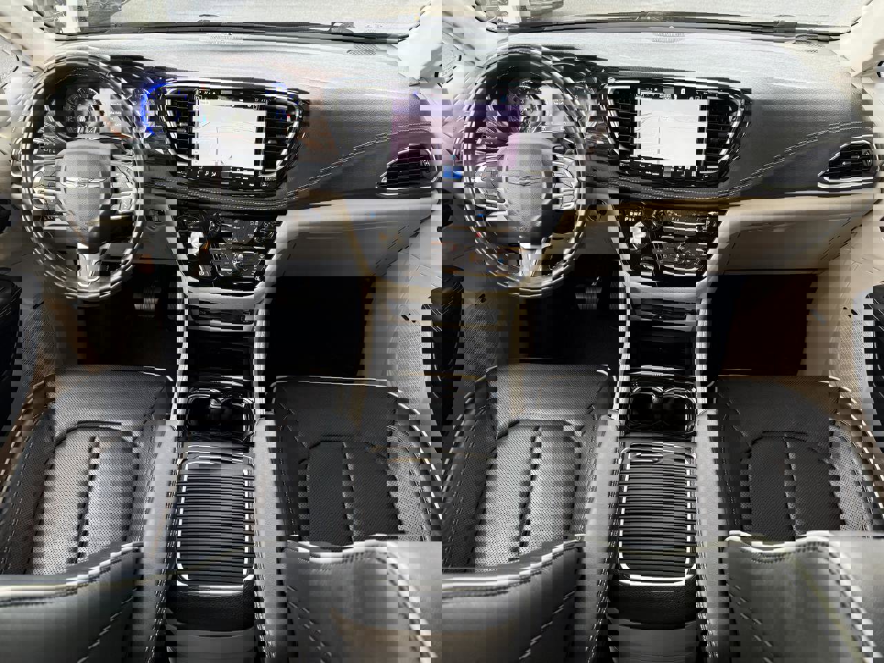 Used 2022 Chrysler Pacifica Limited w/ Uconnect Theater Family Group image 30