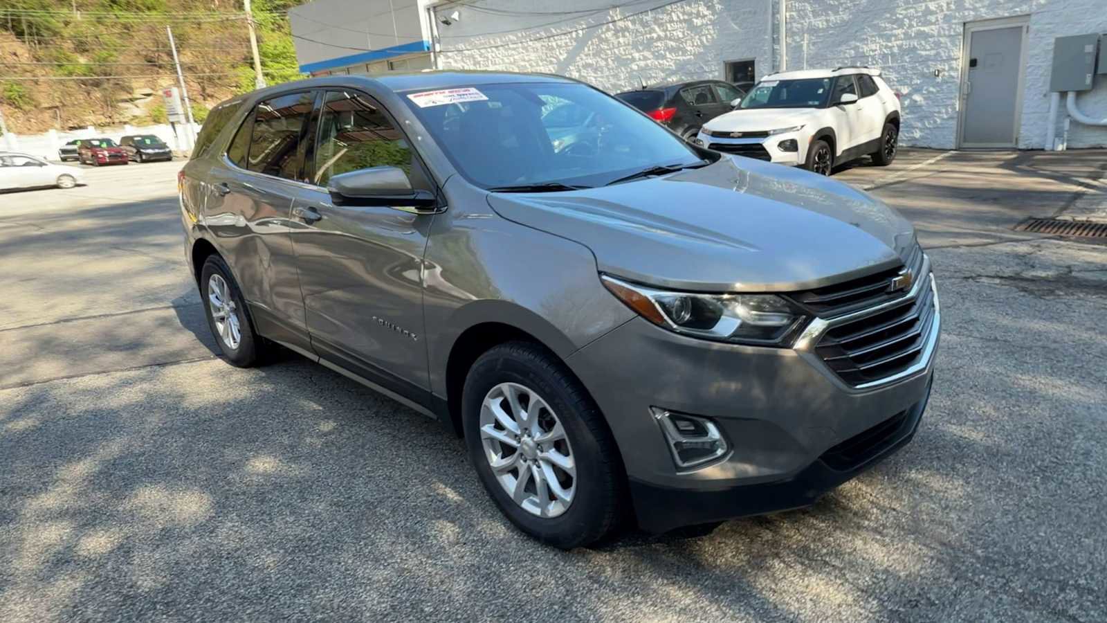 Used 2019 Chevrolet Equinox LT image 2