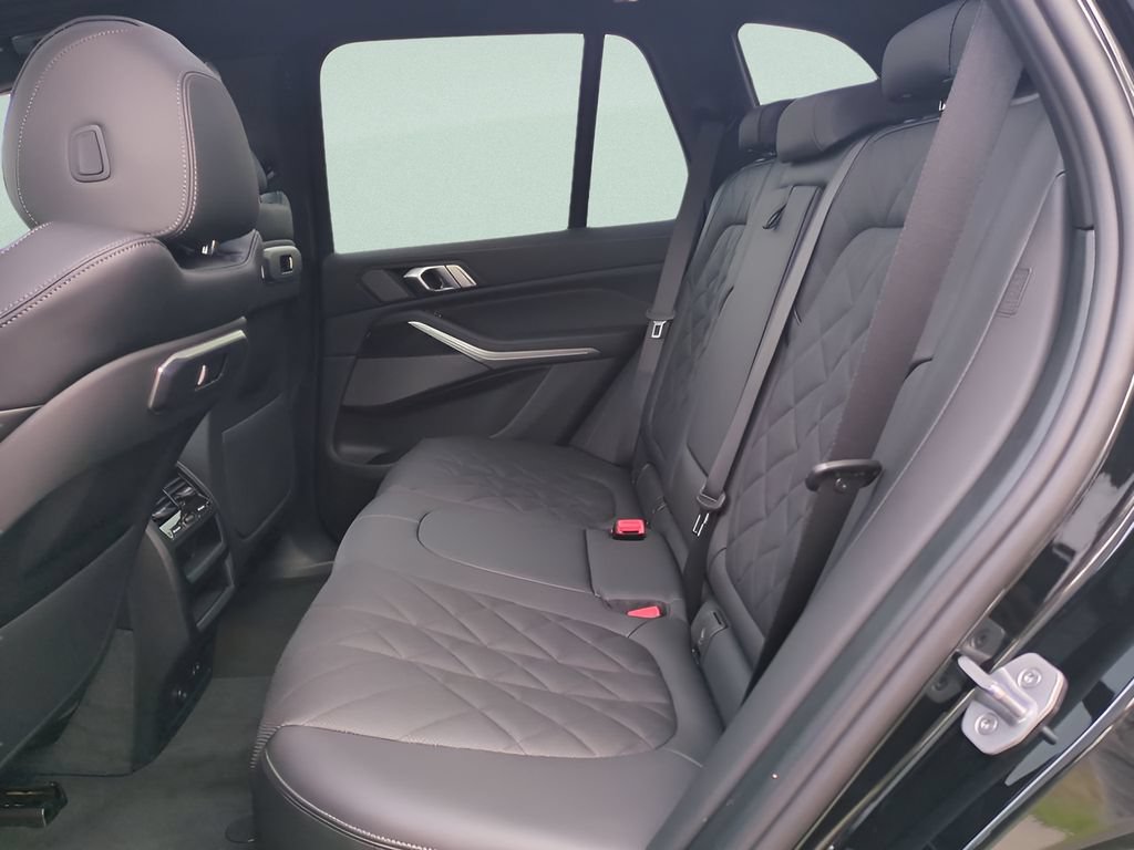 New 2026 BMW X5 xDrive40i w/ M Sport Package AWD/4WD image 13