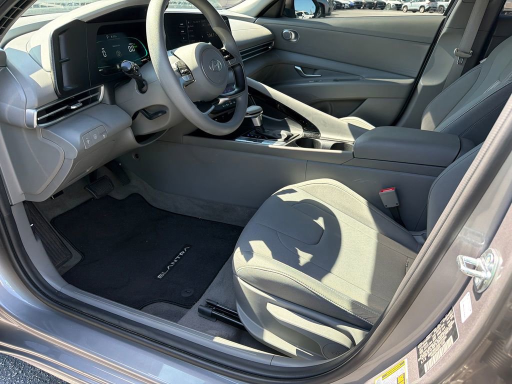 Used 2025 Hyundai Elantra Blue w/ Cargo Package FWD image 9