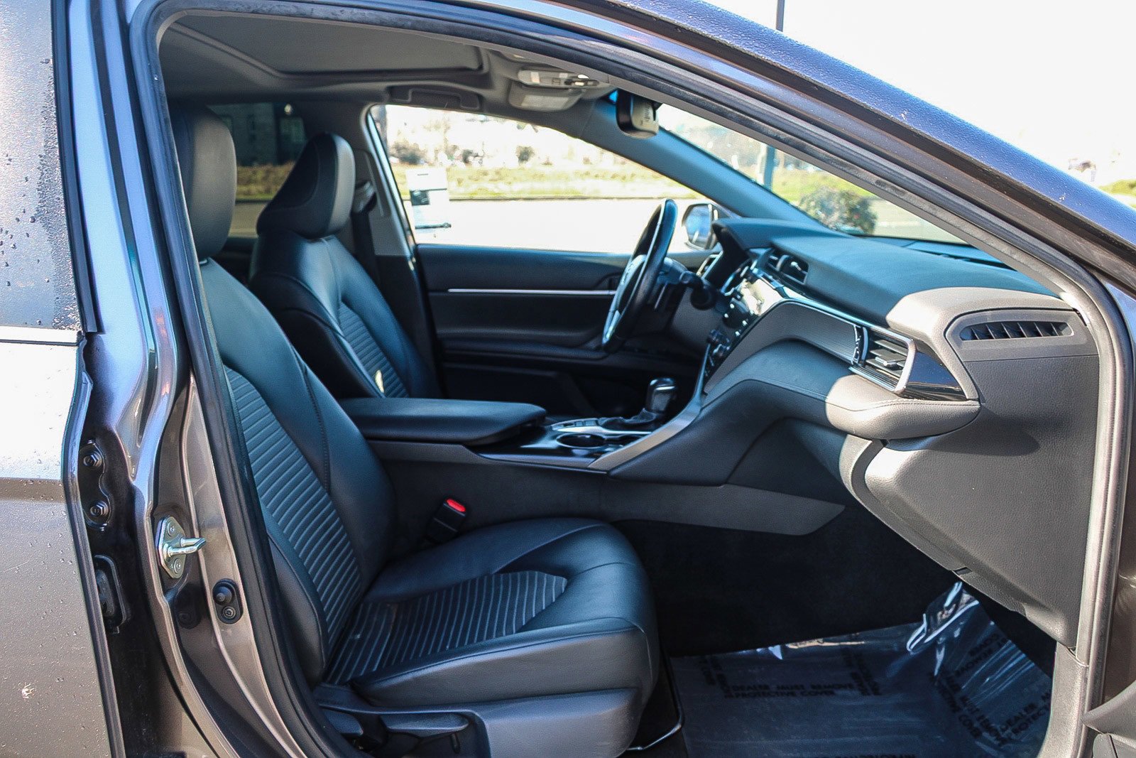 Used 2020 Toyota Camry SE image 16