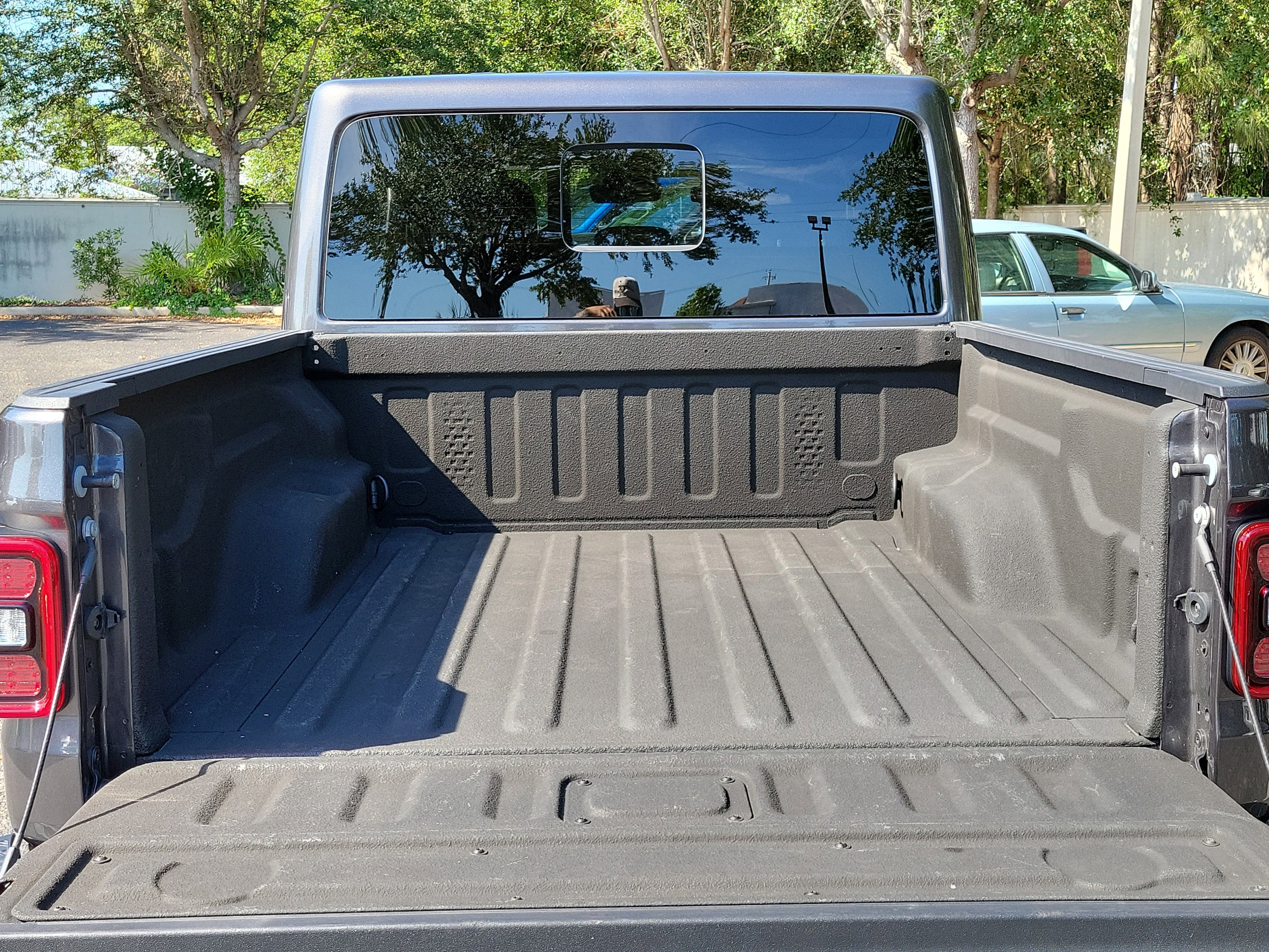 Used 2024 Jeep Gladiator Rubicon AWD/4WD image 12