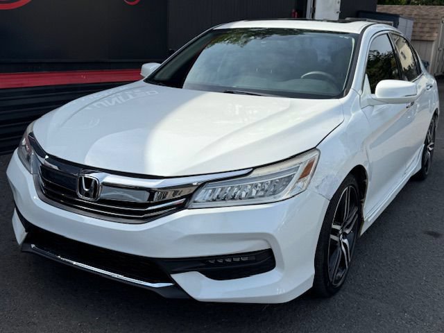 Used 2017 Honda Accord Touring image 2
