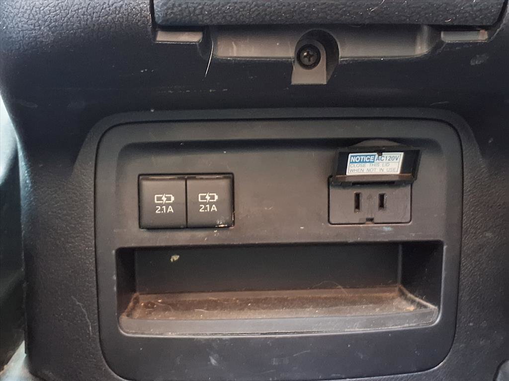 Used 2018 Toyota Sienna Limited Premium w/ Carpet Mat Package image 27