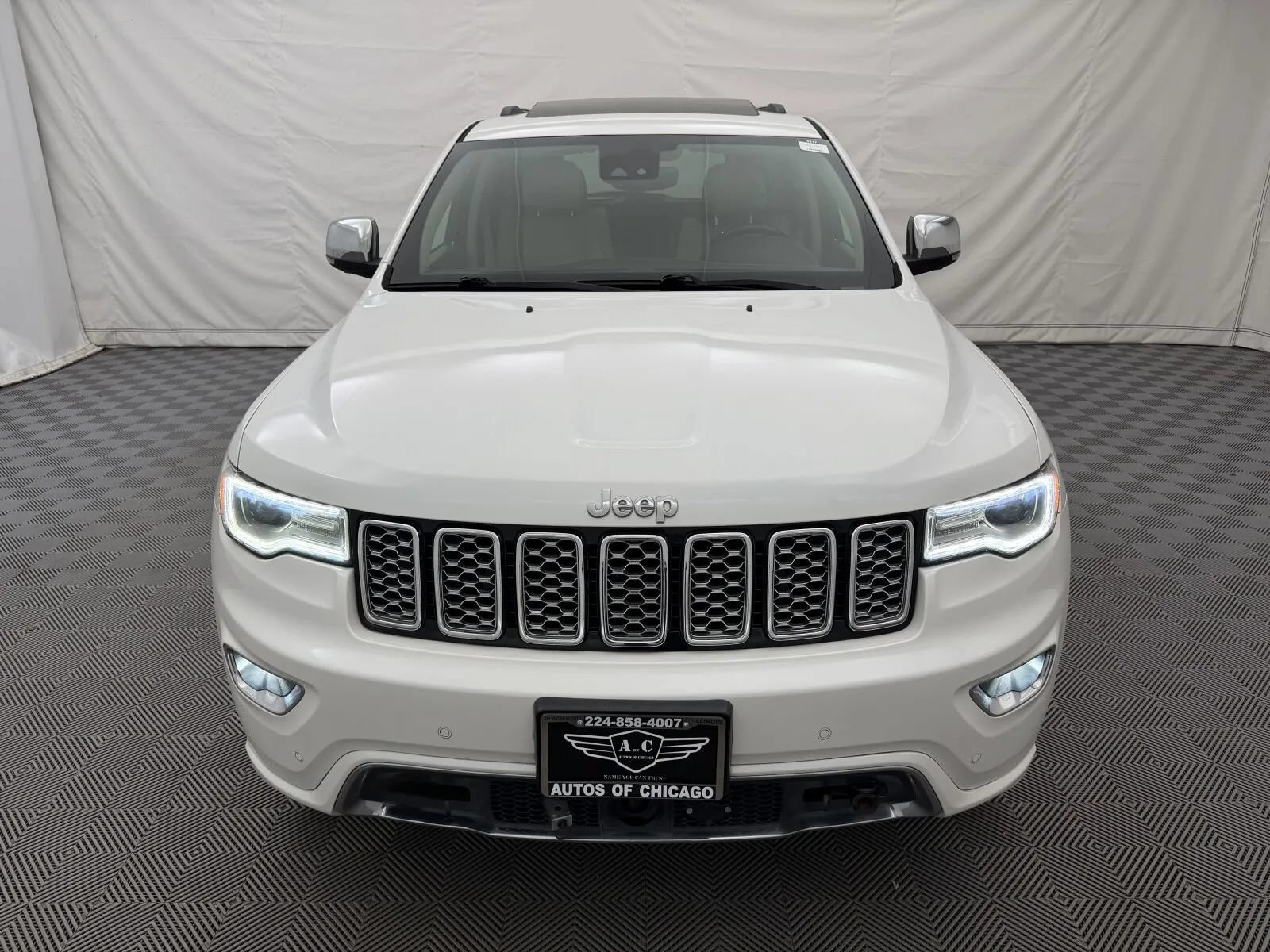 Used 2017 Jeep Grand Cherokee Overland w/ Jeep Active Safety Group AWD/4WD image 3