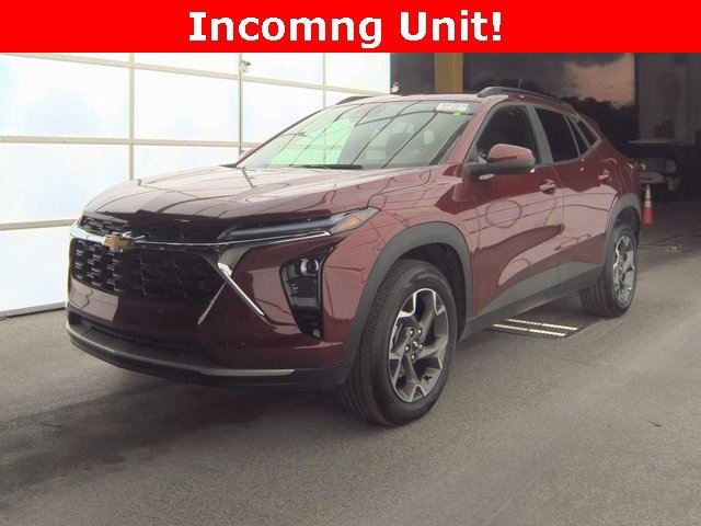 Used 2025 Chevrolet Trax LT w/ Driver Confidence Package image 2