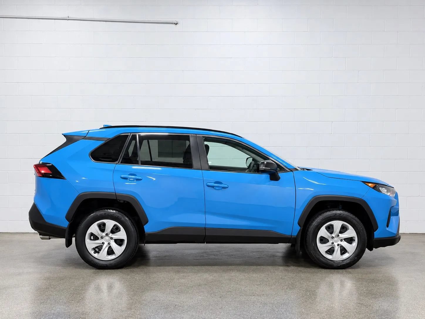Used 2021 Toyota RAV4 LE w/ Carpet Mat Package (TMS) AWD/4WD image 2