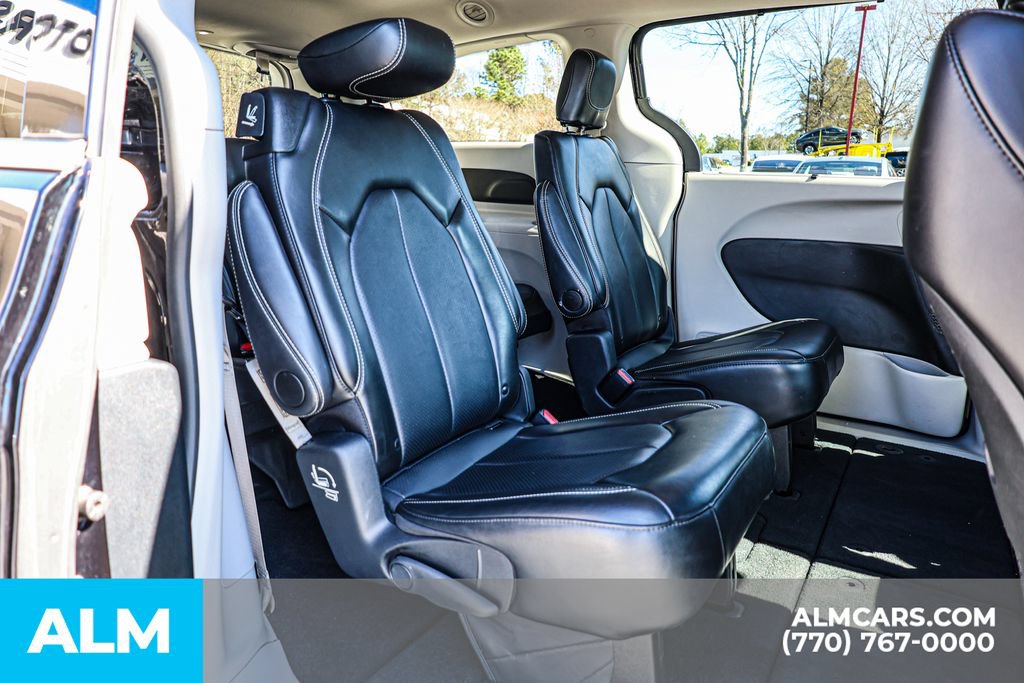 Used 2024 Chrysler Pacifica Touring-L FWD image 24