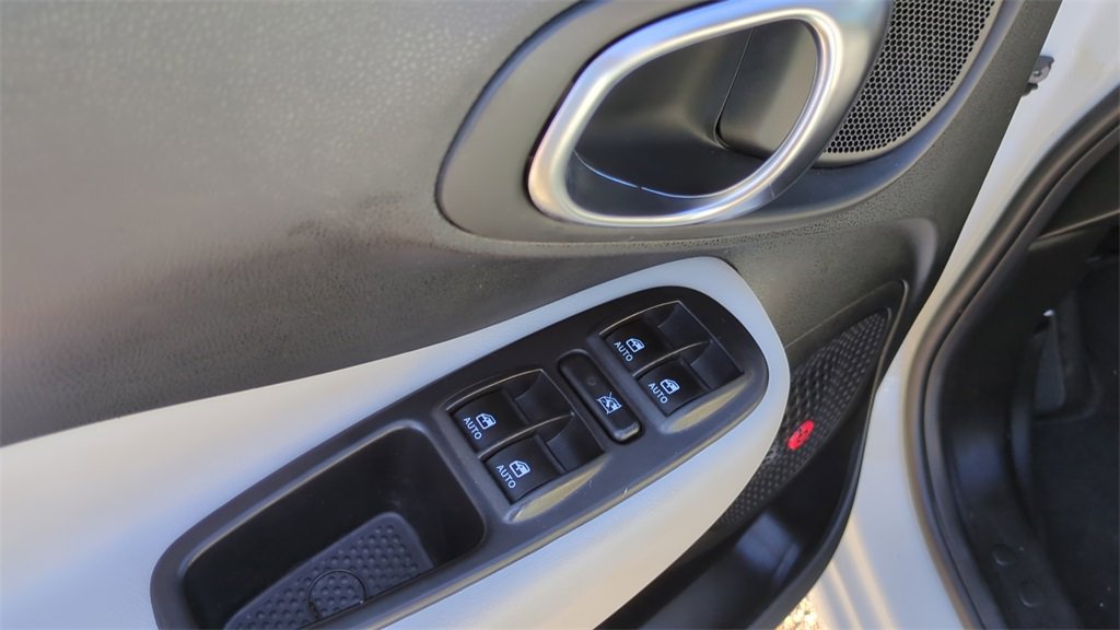 Used 2018 FIAT 500L Lounge image 13