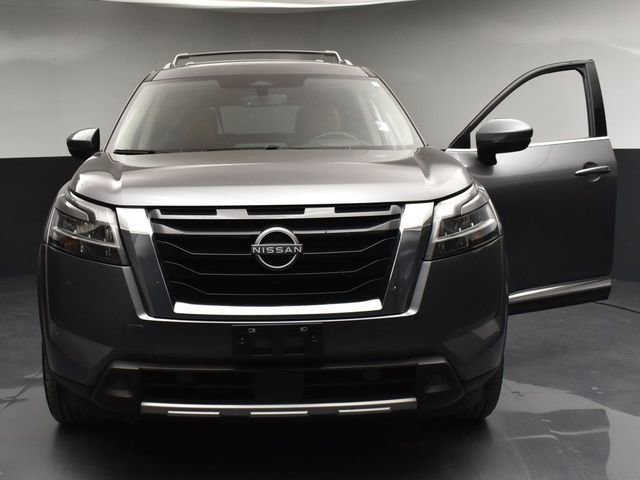 Used 2023 Nissan Pathfinder Platinum AWD/4WD image 3